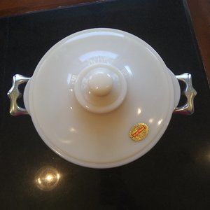 VTG New old stock Ivory Fire king Anchor Hocking made in USA covered dish